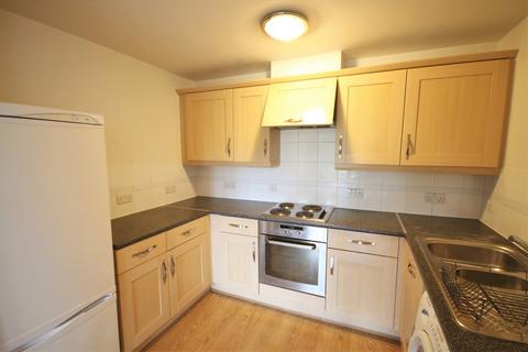 3 bedroom flat to rent, Bingley Court, Canterbury CT1