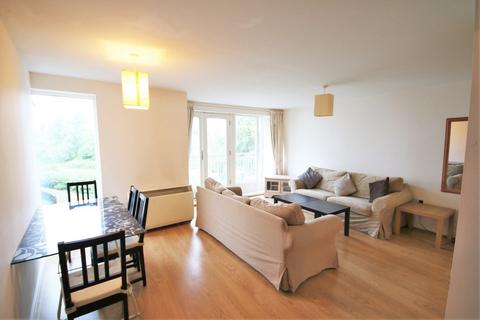 3 bedroom flat to rent, Bingley Court, Canterbury CT1