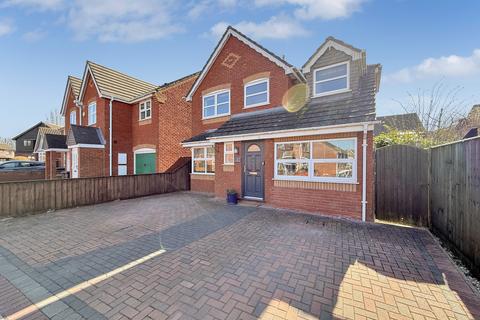 4 bedroom detached house for sale, Windsor Drive, Westbury