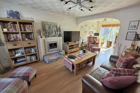 4 bedroom detached house for sale, Windsor Drive, Westbury