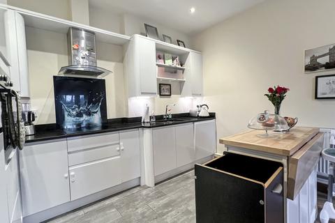 2 bedroom apartment for sale, Station Road, Westbury