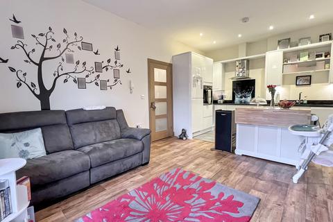 2 bedroom apartment for sale, Station Road, Westbury