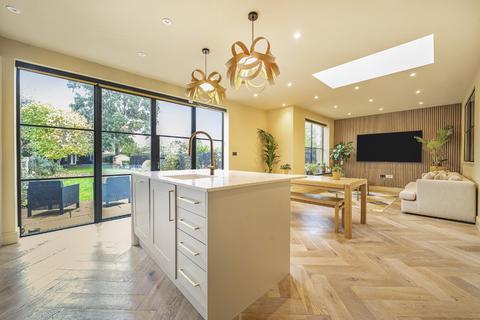 1 Lavidge Road, London, SE9 3NE