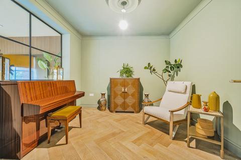 1 Lavidge Road, London, SE9 3NE