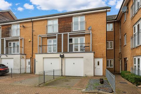 3 bedroom townhouse for sale, Heron Way, Wallington