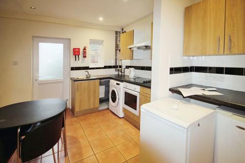 2 bedroom apartment to rent, Morris Crescent, Cowley