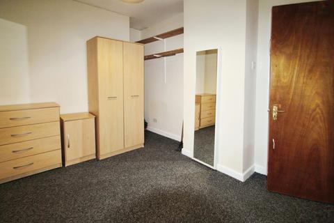 2 bedroom apartment to rent, Morris Crescent, Cowley