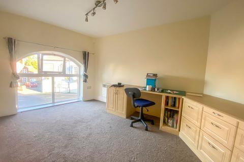 2 bedroom flat for sale, Copperfield House, Brigg Road, Barton Upon Humber, North Lincs, DN18