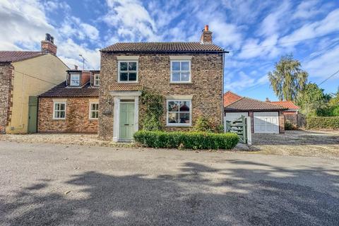 4 bedroom semi-detached house to rent, Western Green, Winteringham, North Lincolnshire, DN15