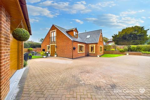 3 bedroom detached house for sale, Uttoxeter Road, Hill Ridware