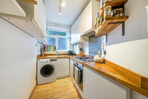 2 bedroom flat for sale, Ashlake Road, Streatham