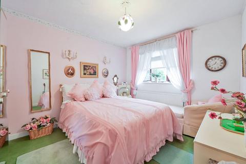 undefined, Graces Mews, Camberwell, London, SE5