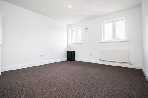 2 bedroom apartment to rent, Fairwater Green, Fairwater