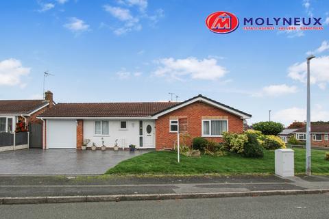 3 bedroom detached bungalow for sale, Old Farm Road, Rhostyllen