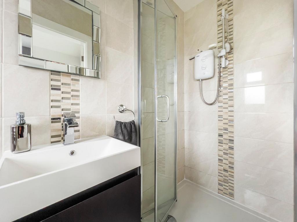 Master Bedroom En-Suite