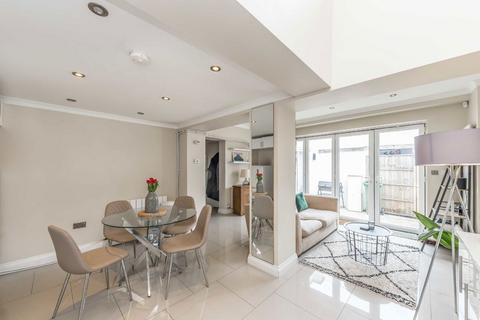 1 bedroom flat for sale, Queenstown Road, London SW8