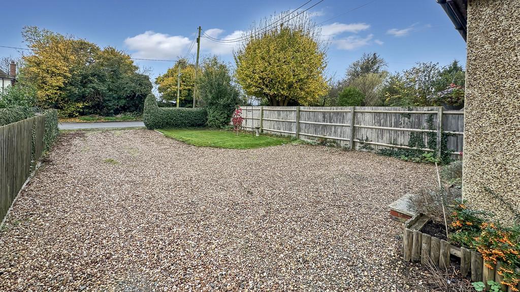 Front Garden &amp; Driveway