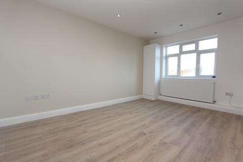 2 bedroom flat to rent, Waverley Road, Harrow