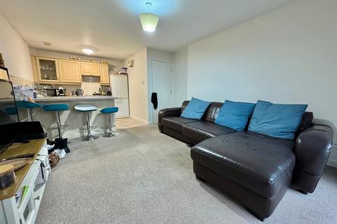 2 bedroom apartment to rent, Keats Mews, Brooklands, M23 9SG