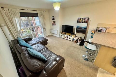 2 bedroom apartment to rent, Keats Mews, Brooklands, M23 9SG