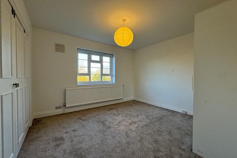 2 bedroom apartment to rent, The Hollies, Bounds Green N11