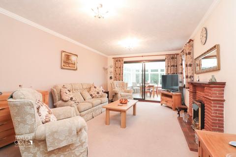 3 bedroom detached bungalow for sale, Clifford Close, Glascote