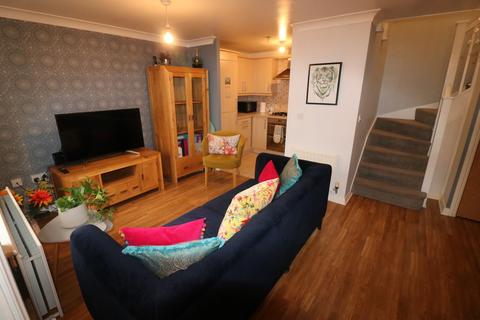 2 bedroom terraced house to rent, Robin Close, Brough