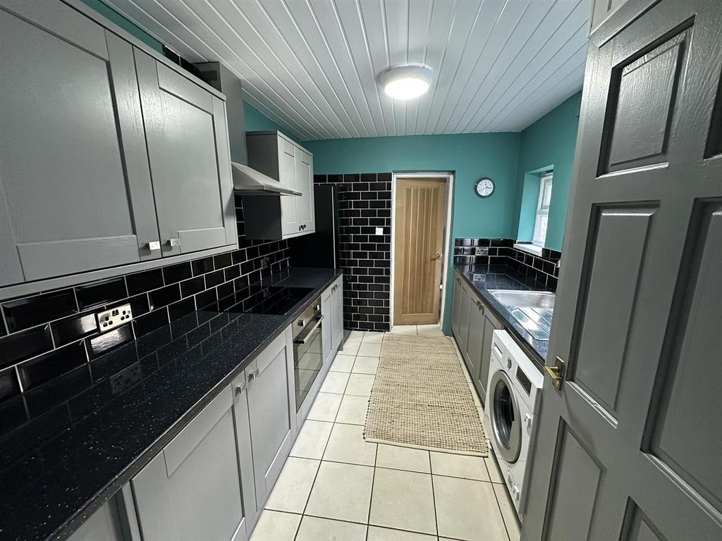 Fitted kitchen