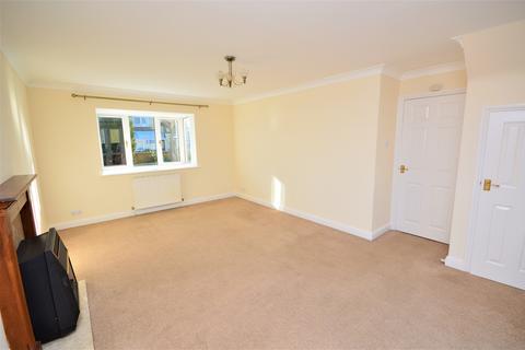 3 bedroom semi-detached house to rent, Old Reservoir Lane, Sandown