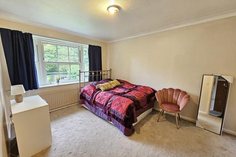 1 bedroom in a house share to rent, Room 2, Scott Close, Farnham Common