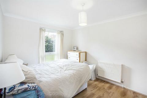 2 bedroom apartment to rent, Ravensmede Way, Chiswick, W4