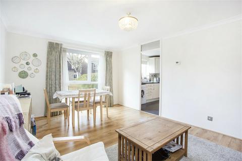 2 bedroom apartment to rent, Ravensmede Way, Chiswick, W4