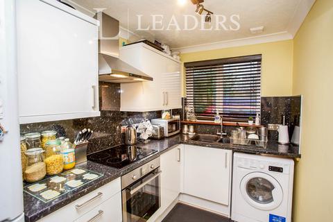 2 bedroom semi-detached house to rent, Hopkins Close, Portsmouth