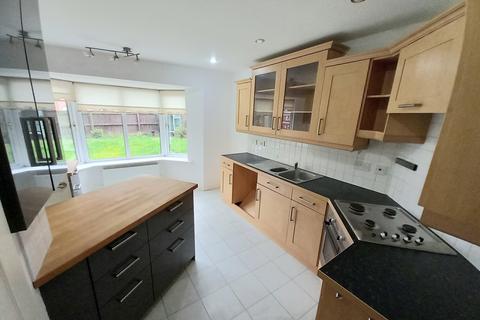 4 bedroom detached house to rent, Kidston drive, Crewe, CW1