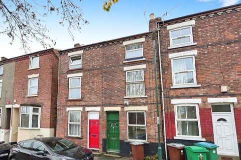 3 bedroom end of terrace house to rent, Hollis Street, NG7