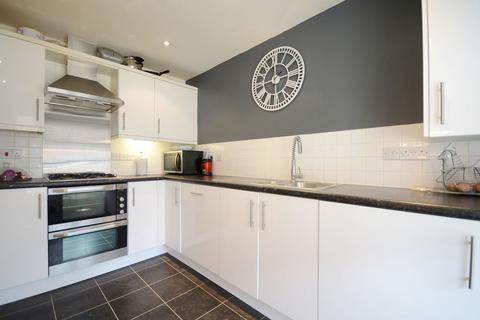 3 bedroom semi-detached house to rent, Oatlands Chase, Shinfield