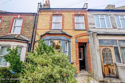 4 bedroom terraced house to rent, Tormount Road, Plumstead Common, London SE18