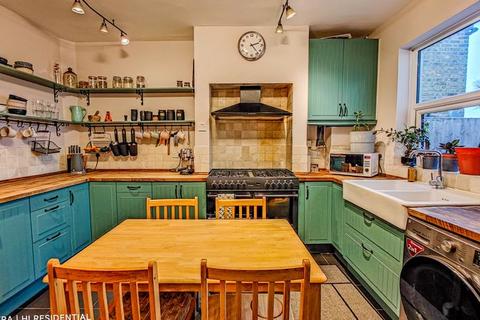 4 bedroom terraced house to rent, Tormount Road, Plumstead Common, London SE18