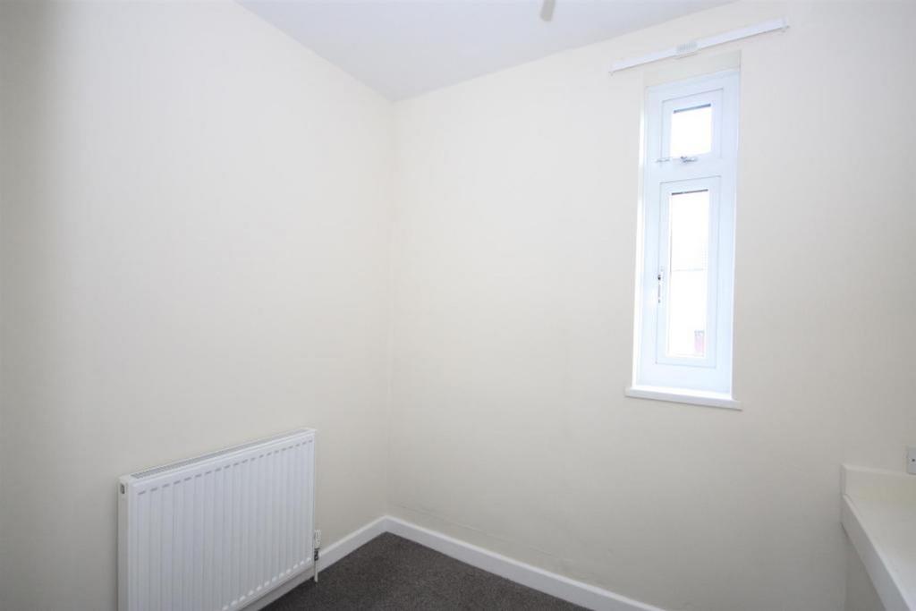 10 LC 1 F Bedroom3 V2