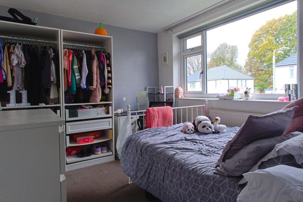10 LC 1 F Bedroom1