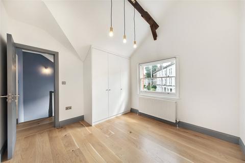 3 bedroom house to rent, Railway Cottages, London W6