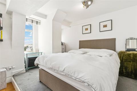 Studio to rent, Nell Gwynn House, Chelsea SW3