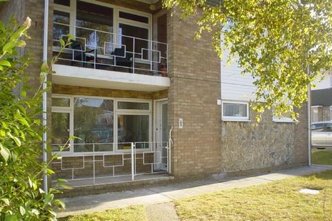 2 bedroom flat to rent, Cypress Close, Whitstable