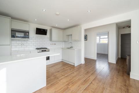 3 bedroom flat for sale, Castlebar Park, Ealing, W5