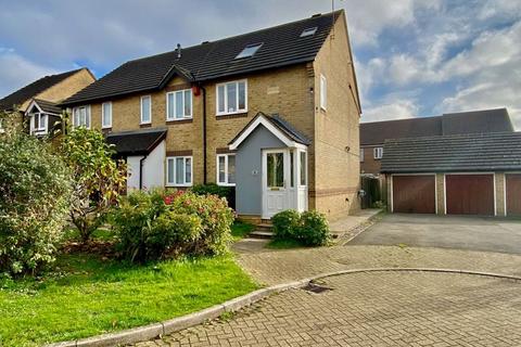 3 bedroom end of terrace house for sale, MONTAGUE DRIVE, CATERHAM ON THE HILL