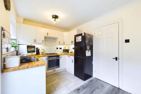 3 bedroom end of terrace house for sale, MONTAGUE DRIVE, CATERHAM ON THE HILL