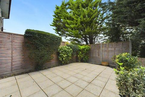 5 Dane Road, Warlingham, CR6 9NP