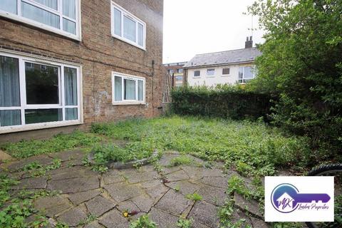 2 bedroom flat to rent, London N16