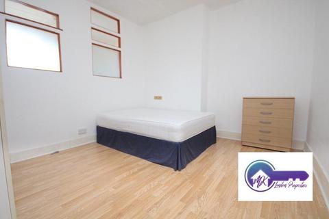 Studio to rent, London N7