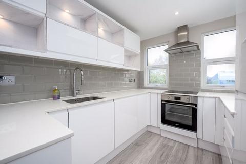 1 bedroom apartment to rent, Brunswick Close, Walton on Thames.